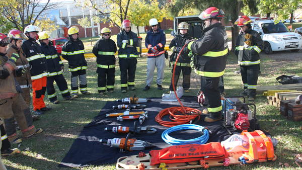 Curso de Rescate Vehicular en Planta de Ford Motor Argentina en la ciudad de Pacheco