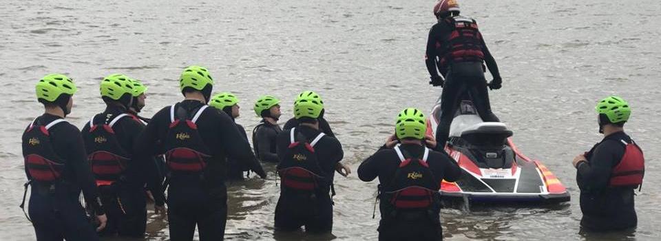 Instructor del Departamento de Rescate Acuático realiza capacitación en Chile