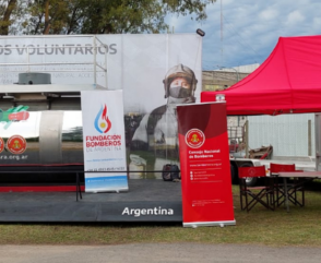 Los Bomberos Voluntarios en Tecnópolis